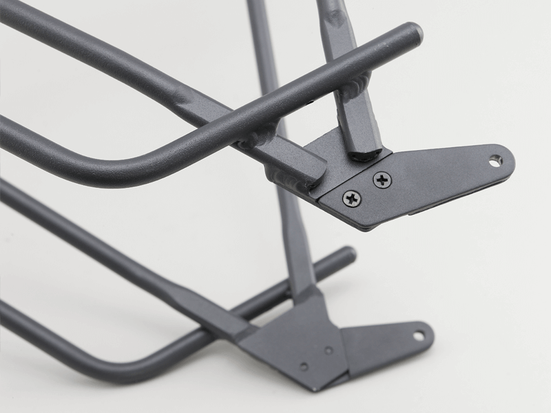 Tour rear rack for large loads, compatible with pannier bags and disc brake bikes, featuring dual-level design.